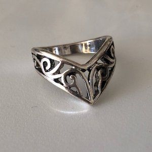 Metal filigree arrow ring